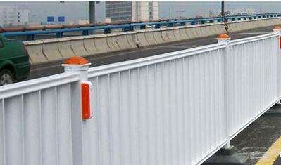 1625478418401744.jpg 銅陵交通隔離欄的日常維護及保養(yǎng)知識.jpg